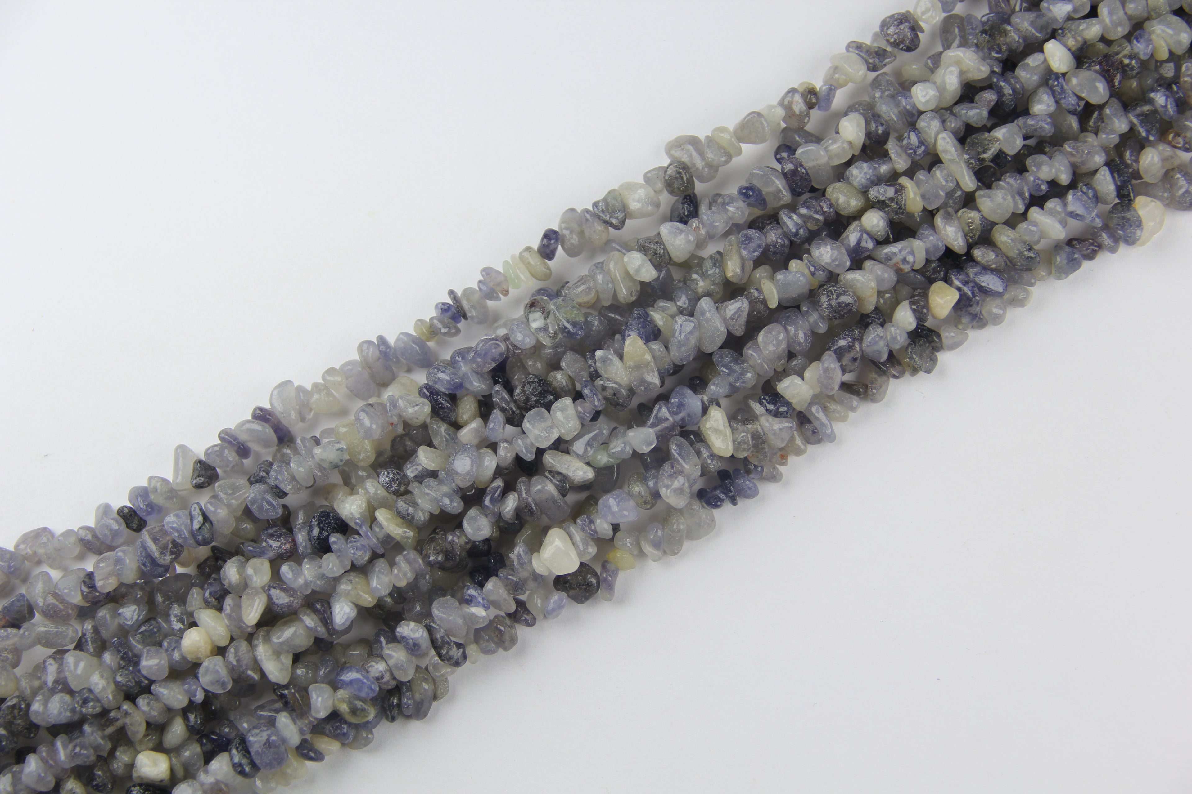 Irregular long chain of cordierite