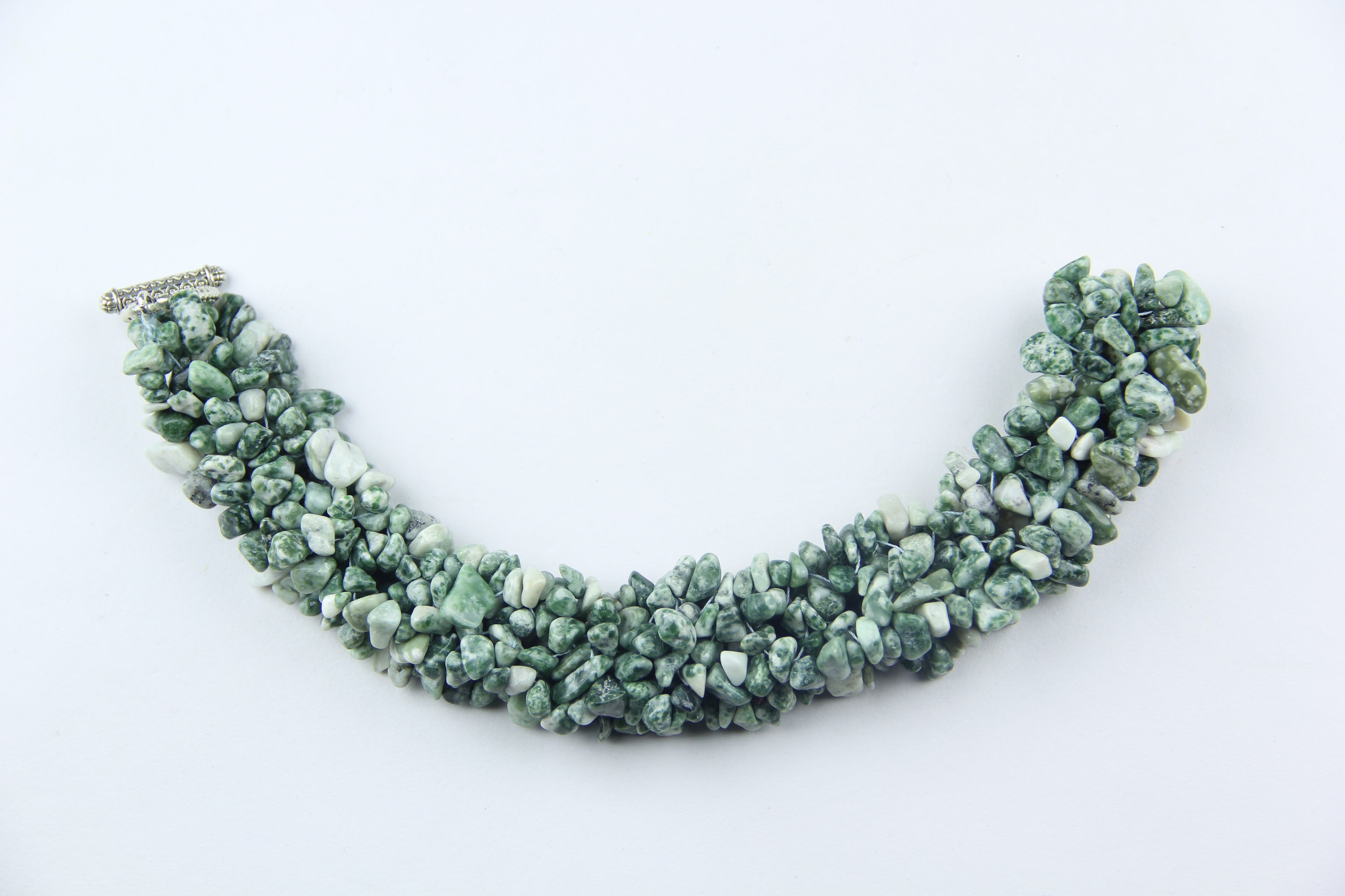 Tree-printed agate necklace