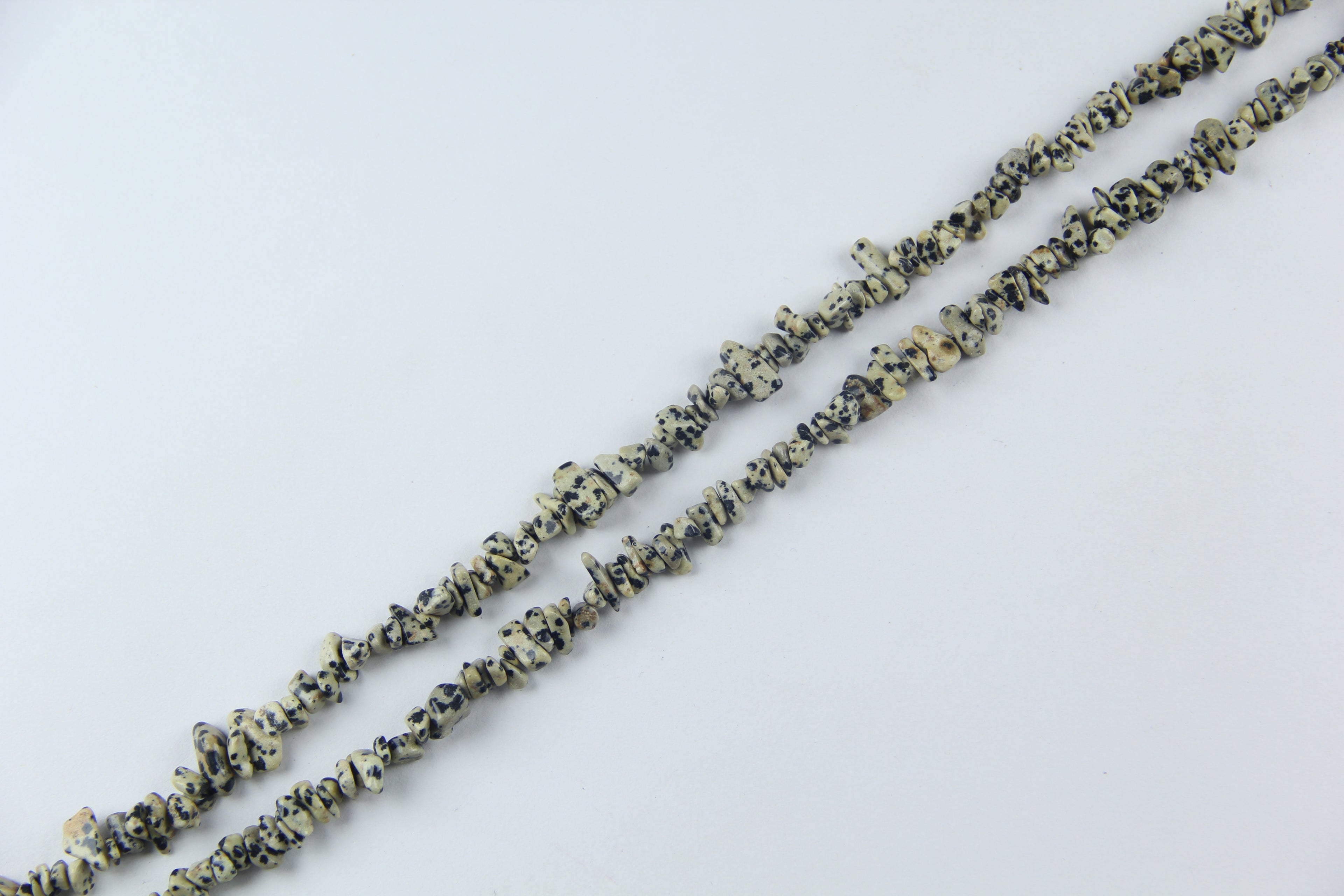Irregular speckled gravel long chain