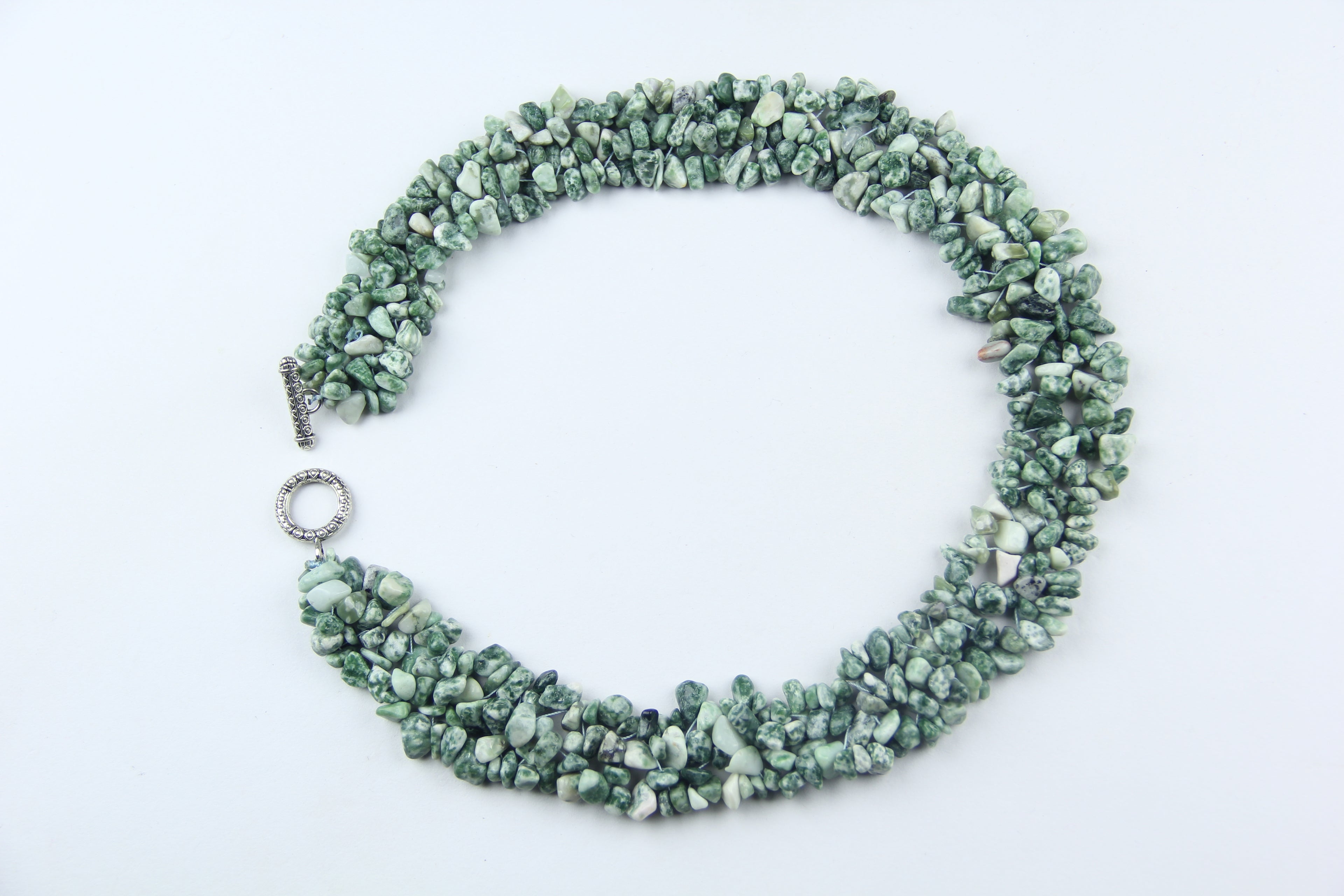 Tree-printed agate necklace