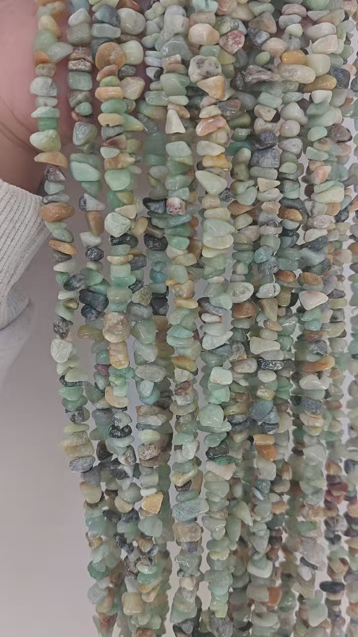 Amazon jade with irregular long chains